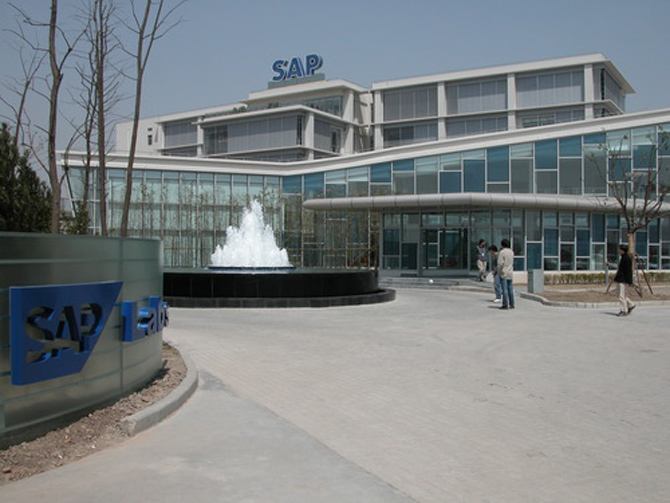 與此同時，網(wǎng)絡(luò)營銷公司的互動性也使消費者獲得信息的能力增強，使得營銷外包實施差別定價的過程中也存在著一定的風險