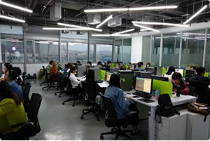 也不需要龐大的零售商業(yè)職工隊伍，因而降低了商品的銷售成本價格，也就降低了顧客購買的貨幣成本，另一方面，數(shù)據(jù)營銷通過直接媒體和直接手段及時向消費者傳遞商品信息，降低了消費者搜尋信息的時間成本與精力成本